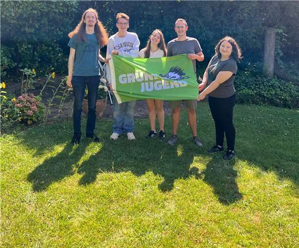 Von links: Gunnar Mues (Beisitzer), Alexander Hees (Schatzmeister), Joana Buß (Sprecherin), Thorben Thieme (Beisitzer), Denise Traudt (scheidende Schritührerin).  Foto: Mathilda Quiske