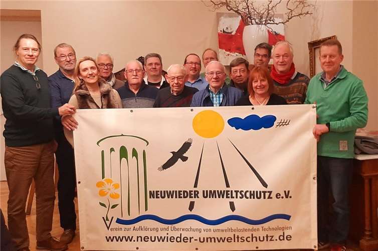 Von links: H. Hober 1. Vorsitzender, Dr. C. Schossig, Ch. Menzenbach, U. Adams ,G. Gehrmann, O. Hartmann, Johannes Manns Ehrenvorsitzender, P. Simmer, 2. Vorsitzender, R. Zils , W. Hammes , N. Faltin , U. Syri, Thorsten Krause, G. Winkelmeier, Ch. Menzenbach. Foto: privat