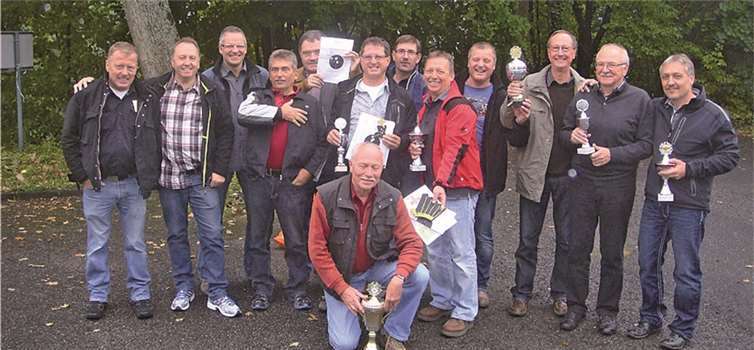 Von links: H. Jannasch, G. Protz, F. Bierbrauer, H. Schreck, J. Kern, W. Bäcker, M. Gecks, U. Runkel, D. Miltz, J. Noll, G. Blum, R. Linn, T. Gehrke.Privat