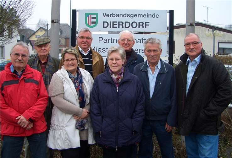 (Von links) Hans-Helmut Röhrig, Jochen Schumacher, Annegret Kabelitz, Walter Ertelt, Marianne Hülsewies, Peter Supthut, Harald Wendt und Vorsitzender Wolfgang Bayer. privat