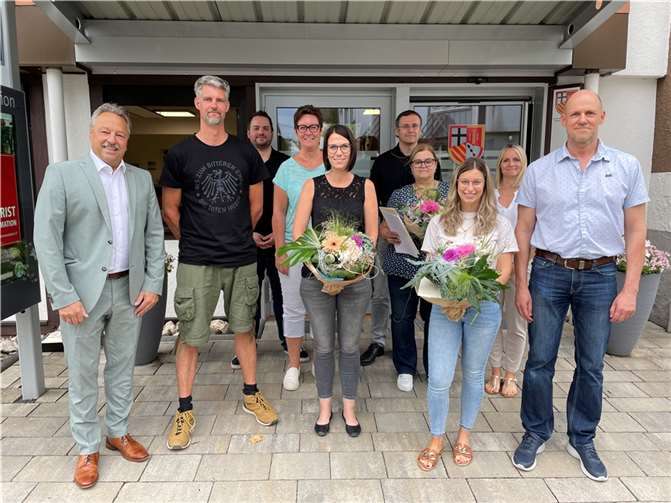 Von links: Hans-Werner Breithausen, Matthias Wloch, Karsten Lück, Stephanie Flemmer, Diana Hömke, Dirk Hammes, Sabine Reuter, Mariella Wick, Sarah Brettnacher und Thomas Noll  Foto: Heike Kurz/VG