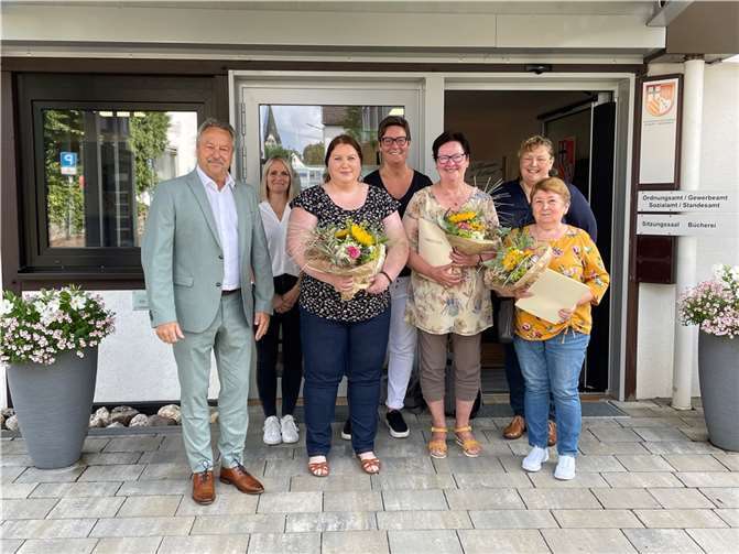 Von links: Hans-Werner Breithausen, Sarah Brettnacher, Denise Konter, Stephanie Flemmer, Gabriele Hellwig, Barbara Kurz, Lidia Klukas  Foto:Heike Kurz/VG