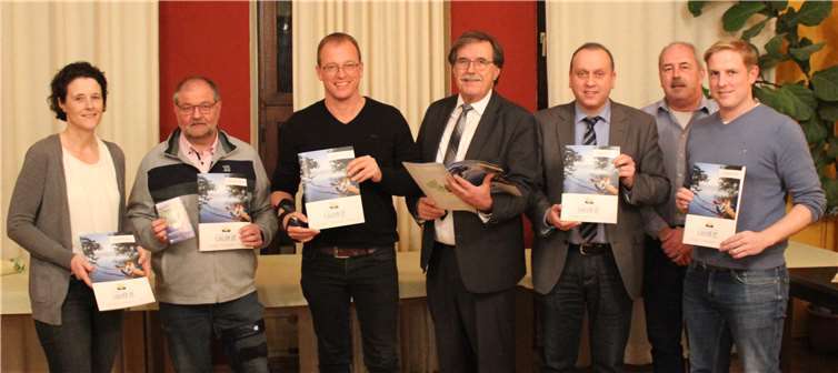 Von links: Heike Werf, Karl Gundert, Jörg Lempertz, Klaus Bell, Johannes Bell, Frank Neideck und Andreas Schmitt. Foto: Annika Chagas da Silva