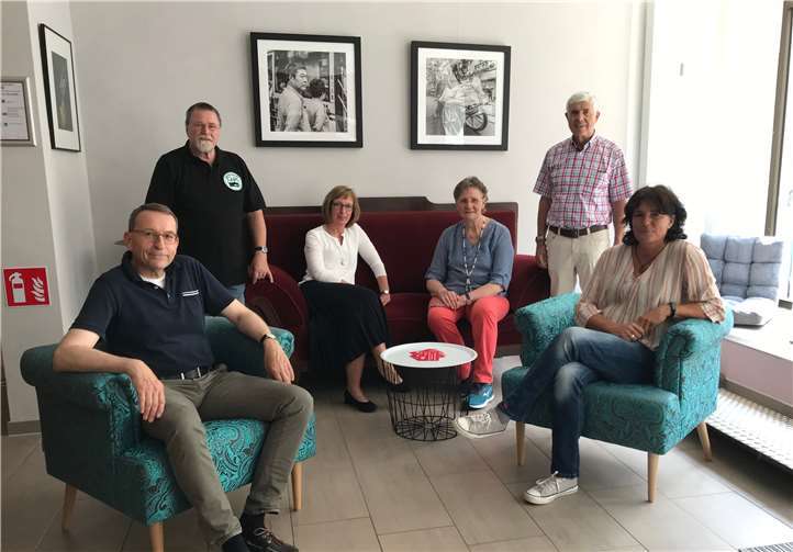 Von links: Heiner Wurm, Herr Luge, Frau Kroeger, Dr. Angelika Wurm, Karlheinz Stöhr, Elke Steckenstein. Foto: Frau Dr. Mieth-Leichsenring