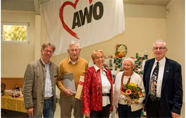 (Von links) Heinz Willi Schäfer, Lothar Kirchmeyer, Maria Gleißner, Gaby Thürnau und Peter Ridder. privat