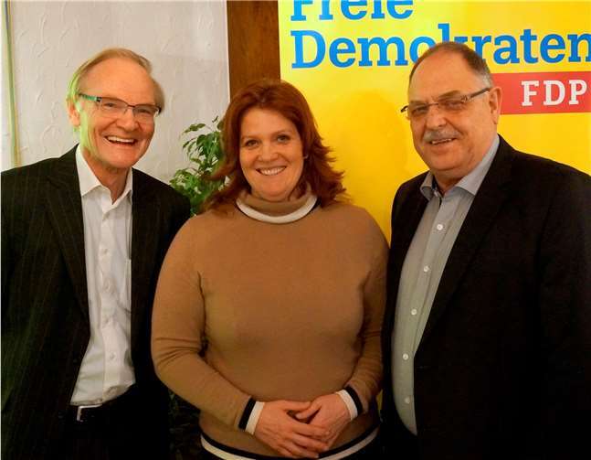 Von links: Herbert Speyerer - Stadtrat FDP, MdB Sandra Weeser, Günther Bomm – Vors. FDP Bendorf. privat