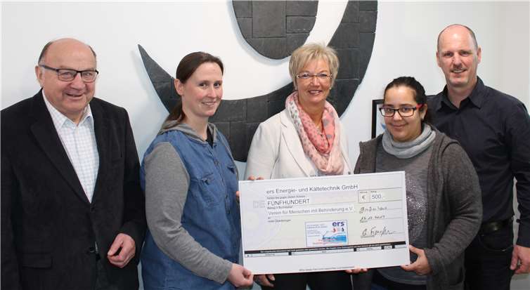 Von links: Herr Müller, Frau Schunk, Frau Sarwar (zweite von rechts), Frau Kurz von der Firma ers und Herr Frauzem vom Verein für Menschen mit Behinderung. Privat