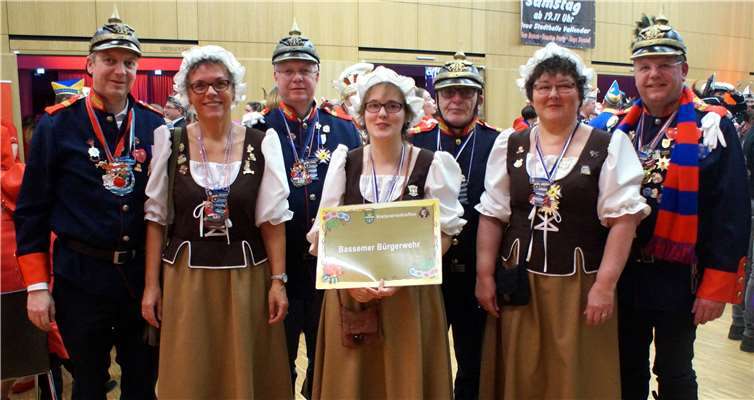 (Von links) Horst Hohn (Kreistagsmitglied), Marie-Therese Gesau, Jan Gesau, Stephanie Baulig, Kurt Baulig, Andrea Baulig und Gerd Dienhart. privat