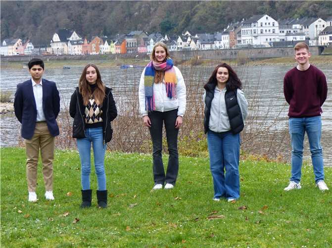 Von links; Huzefa Ahmad (Berufsbildende Schule Lahnstein), Ann-Sophie Dötsch (Marion-Dönhoff-Gymnasium Lahnstein), Paula Sachsenhauser (Johannes-Gymnasium Lahnstein), Alisha Mereu (Marion-Dönhoff-Gymnasium Lahnstein) und Stefan Müller (Johannes-Gymnasium Lahnstein). Foto: privat