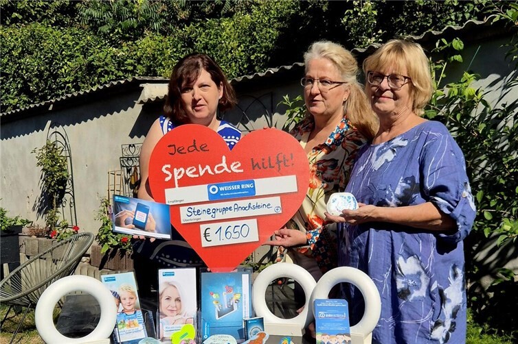 Von links: Initiatorin: Frau Jana Pönitz; WEISSER RING MYK: Ruth Theisen-Probst und Gabriele Schammler 