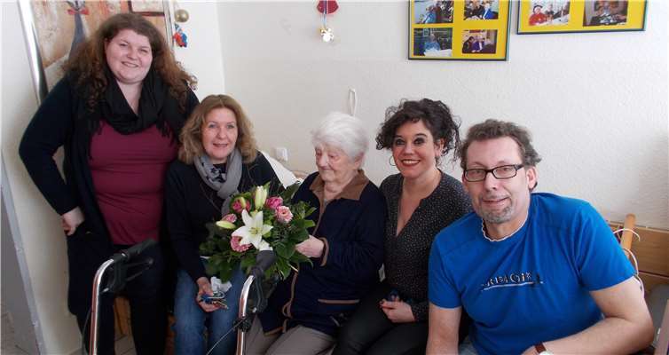 (Von links) Jessica und Bianca Thieringer, Ruth Künstler, Angela Stavrou und Oliver Brucherseifer. Hardy Thieringer, hinter der Linse, ist nicht auf dem Bild. privat
