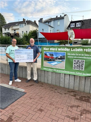 Von links: Jürgen Ziegler (Vorsitzender Förderverein Freibad Linz e.V.), Didi Pörzgen (Vorsitzender Linzer Werbegemeinschaft e.V.)  Foto: Jürgen Ziegler