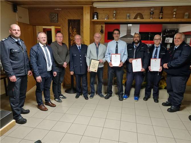 Von links: Kai Jost, Jan Einig, Dennis Gerhard, Ralf Frings, Bernd Fischer, Jörg Odenbreit, Oukacha Aourir, Philipp Lüders, Christoph Wild  Foto: Yannick Mechenich