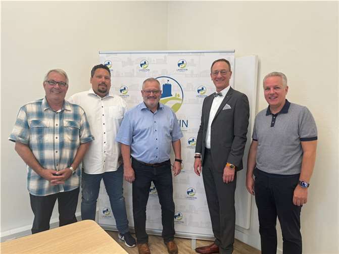 Von links: Klemens Breitenbach, Andreas Birtel, Johannes Lauer, Günter Groß und Michael Güls  Foto: Tina Schmidt/Stadtverwaltung