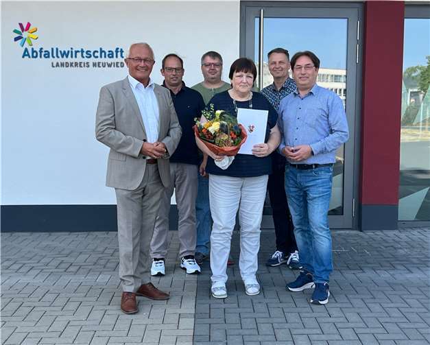 Von links: Landrat Achim Hallerbach, Oliver Petricek (Personalratsvorsitzender), Oliver Hoffmann (stellv. Personalratsvorsitzender), Anette Wittlich, Andreas Saal (techn. Vorstand), Jörg Schwarz (kaufm. Vorstand)  Foto: Maria Burkart