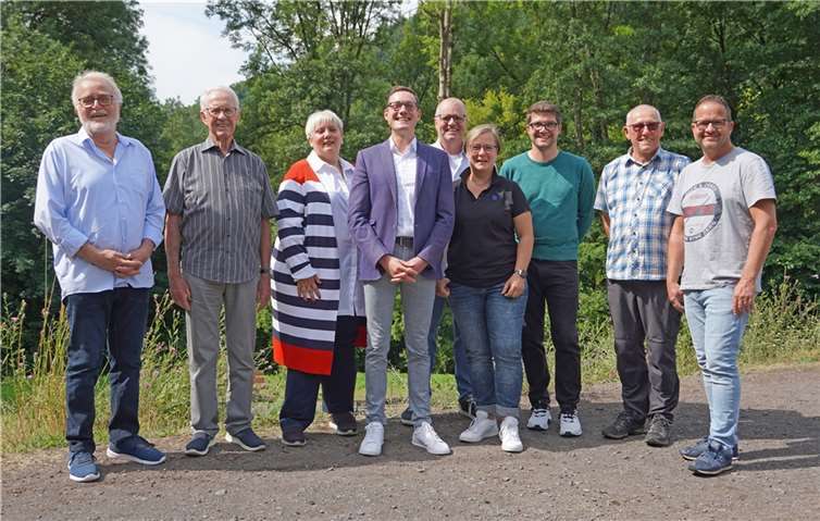 Von links: Lothar Heß, Hans-Jürgen Klein, Nina Gross, Jörg Röder, Torsten Heß, Melanie Martens, Matthias Gröber, Paul Lachmann und Michael Klein  Foto: CDU Oberbieber