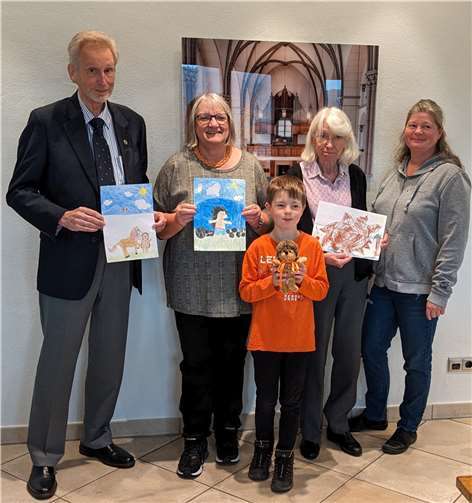 Von links: Marino Engels, Träger der Ehrennadel des Landes Rheinland-Pfalz, Sigrid Schröder ( Vorstandsvorsitzende Kohki e.V. und Vorstandsvorsitzende Bundesverband Herzkranke Kinder e.V.), Herzkind Jan, Elke Engels und Pola Beford  Foto: KOHKI e.V.