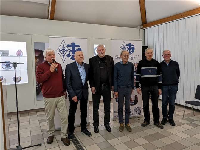 Von links: Martin Fröhlich mit dem Team des Reparaturcafes Uwe Janzen, Peter Quabis, Walter Langer, Manfred Bison, Alfred Wahlen. Foto: privat