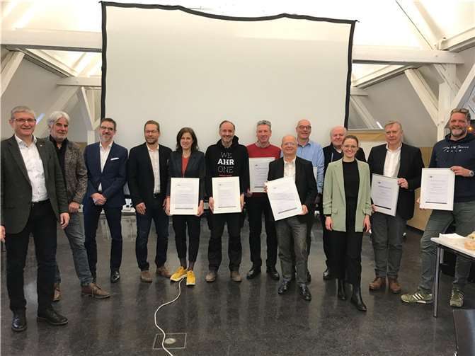 Von links: Martin Neudecker, Peter Berg, Alexander Kohnen, Jörg Schäfer, Heike Ziss, Christian Lindner, Arnim Bergmann, Hermann Krupp, Jan-Peter Kiel, Hans Stefan Steinheuer, Anne Glück, Rolf Deißler, Andreas Carnott. Foto: IHK-Regionalgeschäftsstelle Bad Neuenahr-Ahrweiler