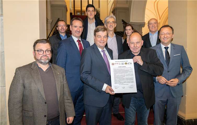 Von links: Max Op den Camp, Johannen Juchem, Thomas Przybylla, Thomas Höfer, Enak Ferlemann, Dr. Christoph Thilmann, Elena Schäfer, Rolf Papen, Thomas Helf und Josef Oster. Foto: privat