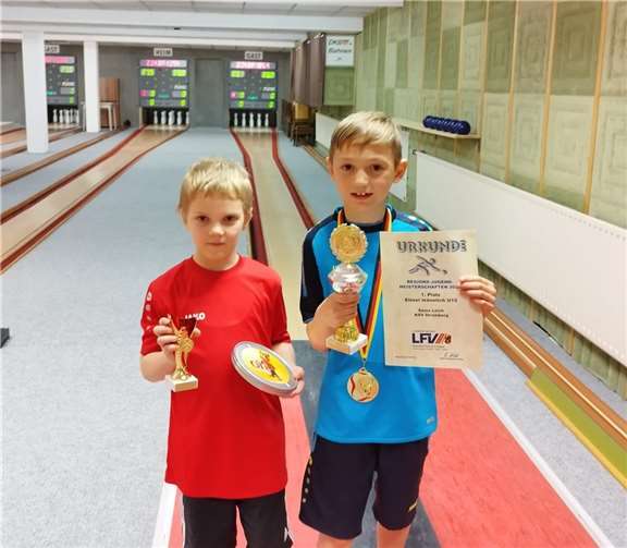 Von links: Maxim Hübgen (jüngster Teilnehmer) Samu Leich (jüngster Regionsmeister) beide KSV Stromberg.  Foto: privat