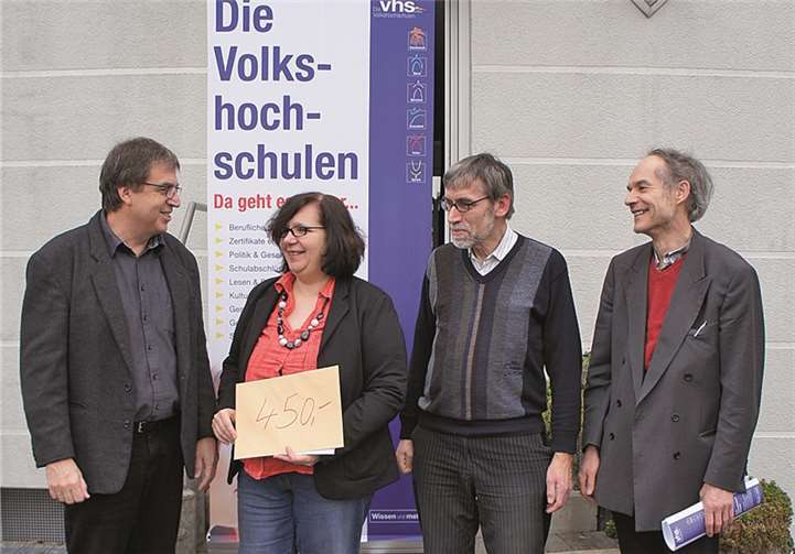 Von links: Michael Jacob (Leiter KVHS), Marion Morassi (ATTAC RG Ahrweiler), Klaus Liewald (BV Synagoge) und Wolfgang Huste (Mitglied des Stadtrats/Die Linke.). privat