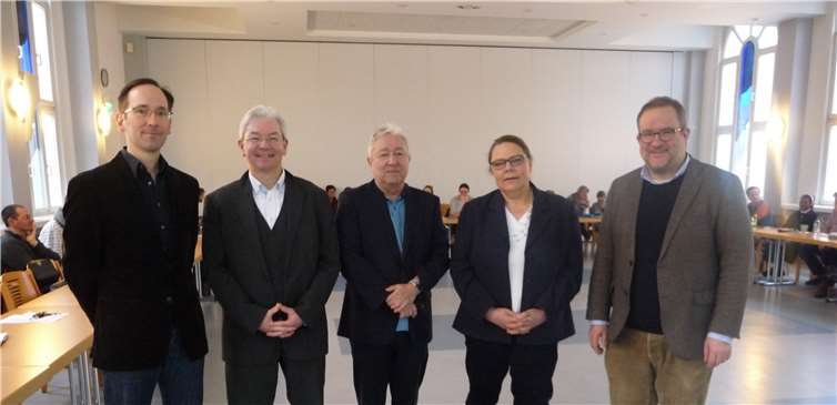 Von links: Nils Fischer, Prof. Dr. Hermann Brandenburg, Prof. Dr. Ulrich Furbach, JProf Dr. Erika Sirsch und Prof. Dr. Dr. Holger Zaborowski. Verena Breitbach/PTHV