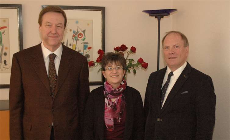 (Von links) Notar Anton Vomweg, Monika Durben und Karl Heinz Schuld. BLs