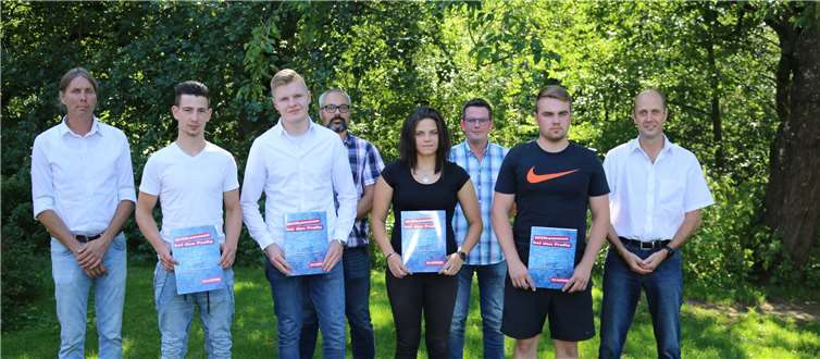 Von links: Obermeister Renè Perpeet, Pascal Milner, Matthias Kraft, Dominik Kettner, Eva Lettmann, Andreas Schmid, Philipp Kölbach und Peter Soekefeld. Foto: privat