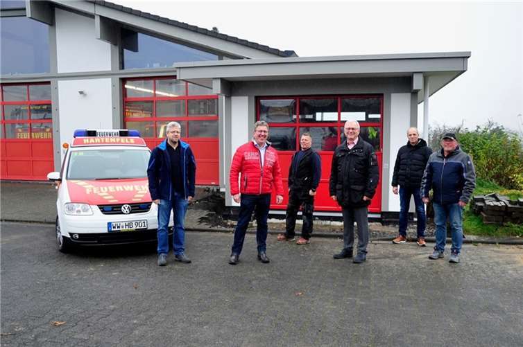 Von links: Ortsbürgermeister Andreas Strüder, Wehrführer Klaus Strüder, Ralf Becker, Georg Huf, Michael Hoffmann und Andre Eberz. Foto: Feuerwehr Hartenfels