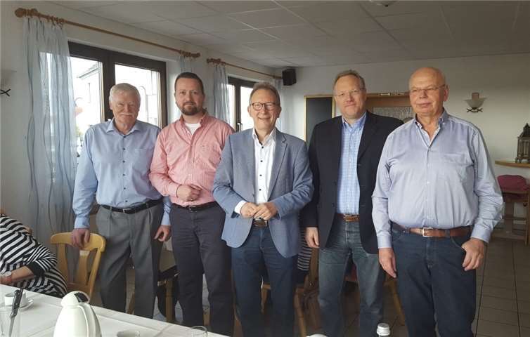 Von links: Ortsbürgermeister K. Pape, CDU-Vorsitzender A. Buss, Bundestagsabgeordneter E. Rüddel, Gemeinderatsmitglied T. Krümmel, 1. Beigeordneter G. Matzat.