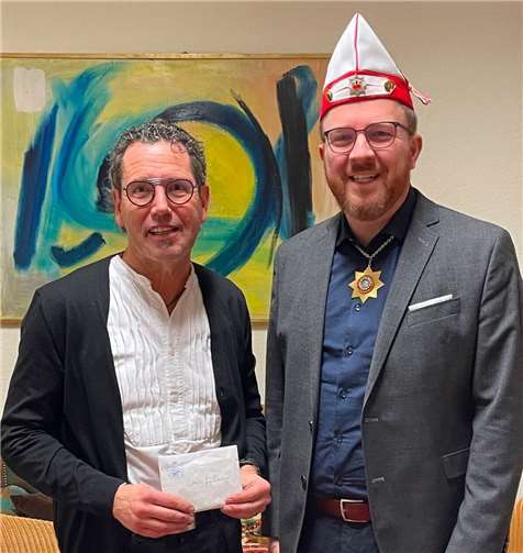 Von links: Pastor Lothar Anhalt von der katholischen Pfarreiengemeinschaft Linz und Markus Siebertz, Geschäftsführer der Schweren Artillerie Linz.Foto: Roland Thees