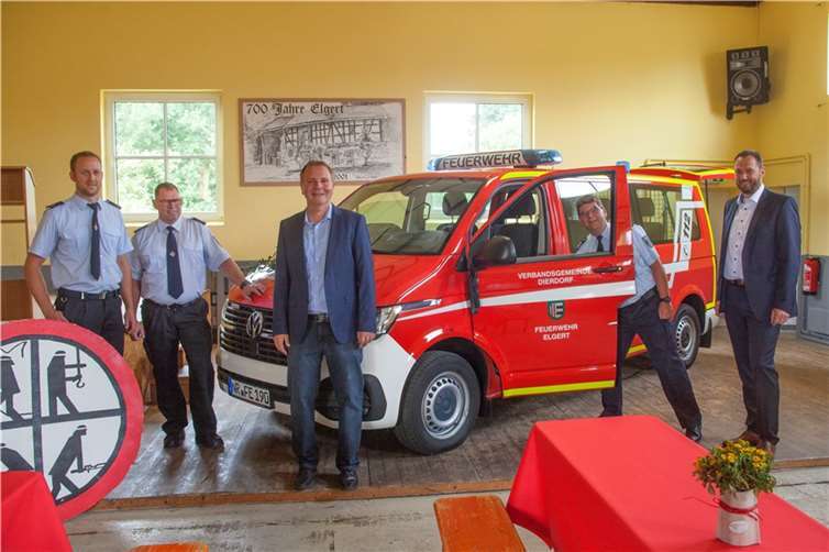 Von links: Patrick Potschka, Stellvertretender Wehrfüher, Thomas Theis, Wehrführer, Thomas Vis, Stadtbürgermeister, Andreas Schmidt, Wehrleiter, und Manuel Seiler, VG-Bürgermeister. Fotos: Feuerwehr VG Dierdorf