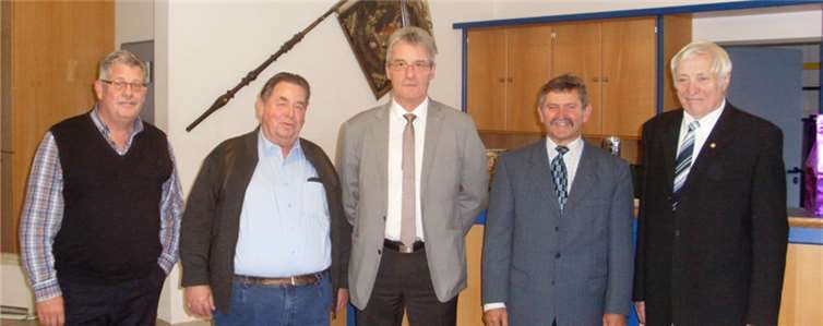 Von links: Peter Baulig, Helmut Keßler Vertreter des Chorverbandes Rhein-Mosel, Wolfgang Sauer, Karl-Heinz Schwebig und Gerold Lohner. privat