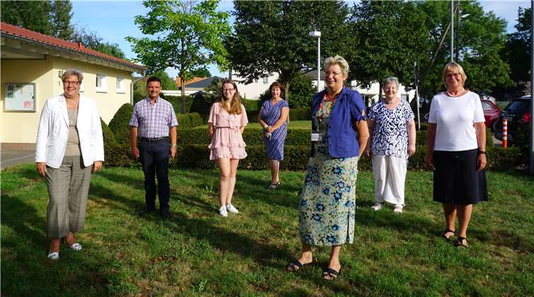 Von links: Petra Kalkbrenner BM, Manfred Lütz Vorsitzender GV - Swisttal, Mareike Klein Vorsitzende JU, Gertrud Klein, Martina Unger Vorsitzende FU, Brigitte Haselwanter, Hanne Kirleis. Foto: HJU