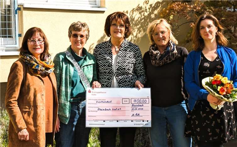 Von links: Pia Grünberg vom Sozialfonds, Sabine Post von „Rheinbach liest“, Martina Koch vom Sozialfonds, Karin Gehlen-Düring von „Rheinbach liest“ und die Schauspielerin Eva Kraiss. Foto: privat