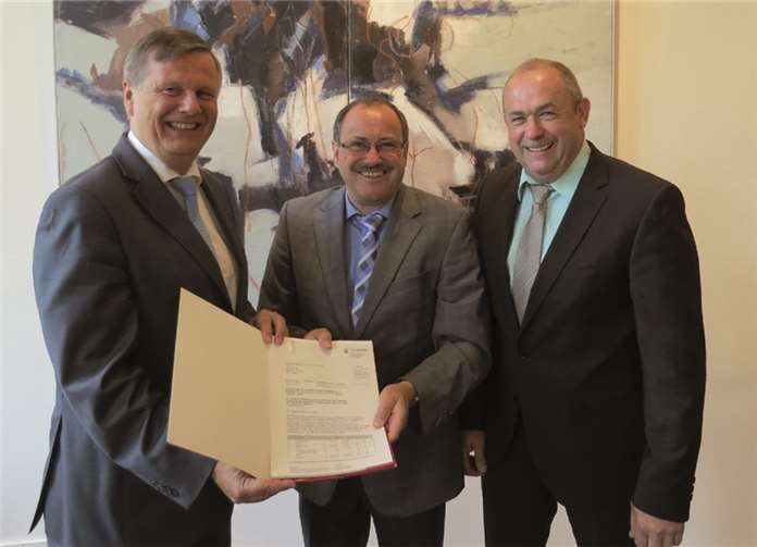 (Von links) Präsident Dr. Ulrich Kleemann (SGD Nord), Bürgermeister Gerd Heilmann (VG Vordereifel) und Werkleiter Matthias Steffens (VG Vordereifel). SGD Nord