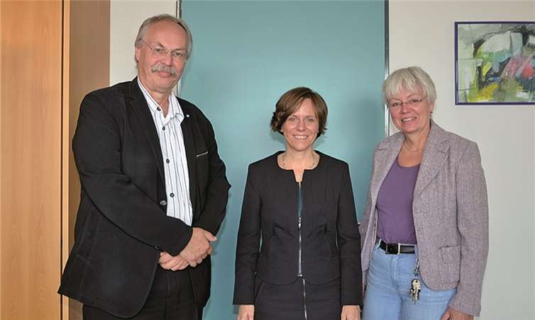 Von links: Prof. Dr. Kristian Bosselmann-Cyran (Präsident der Hochschule), Prof. Dr. Martina Brück, Prof. Dr. Barbara Kessler (Dekanin des Fachbereichs Mathematik und Technik). Hochschule Koblenz/Verena Claus