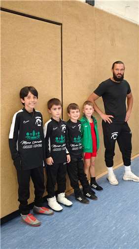 Von links: Qussay El-Rachidi, Amir Kasumov, Layss El-Rachidi, Max Weißenburger und Trainer Steve Jarkas. Foto: privat