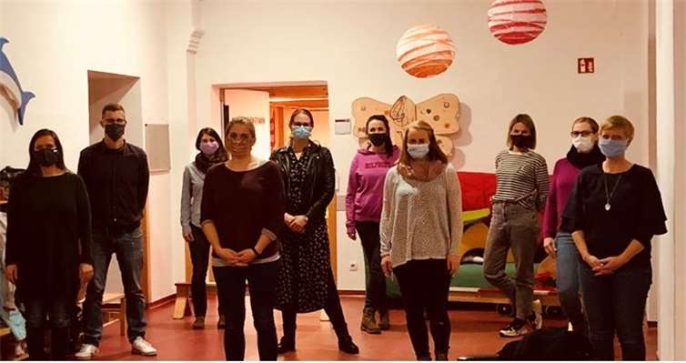 Von links: Rebekka Lehnart, Martin Sakalla, Magdalena Moryl-Pillai, Dorina Löcherbach, Julia Schellenbach, Larissa Darenski, Vanessa Enns, Jil Weber, Kathrin Wagner, Eva Bauer.Foto: privat