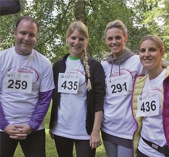(Von links) Rektor Michael Wetzlar, Hanna Goldhausen, Maria Tenge und Daniela Stein. privat
