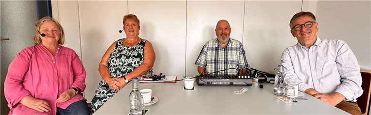 Von links: Renate Pepper, Waltraud Schmaus, Josef Schmaus (Technik), Thomas Schwarz  Foto: BM/VG