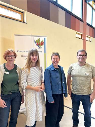 Von links: Rita Hoffmann-Roth (Gesundheitsamt Neuwied), Annika Kersting von der Landeszentrale für Gesundheitsförderung Rheinland-Pfalz (LZG), Simone Bopp Dozentin der „Landesvereinigung ländliche Erwachsenenbildung“, und Gerhard Wermter (Gesundheitsamt Neuwied) freuten sich über die erfolgreiche Ausbildung von 22 ehrenamtlichen Bewegungsbegleitern.  Foto: Larissa Rieken