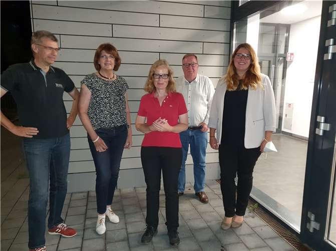 Von links: SPD-Schatzmeister Norbert Schenkel, SPD-Fraktionsvorsitzende Martina Koch, SPD-Bundestagskandidatin Dr. Katja Stoppenbrink, SPD-Ortsvereinsvorsitzender Jürgen Lüdemann und Anna Peters SPD-Bewerberin für die Landtagswahl 2022.Foto: privat