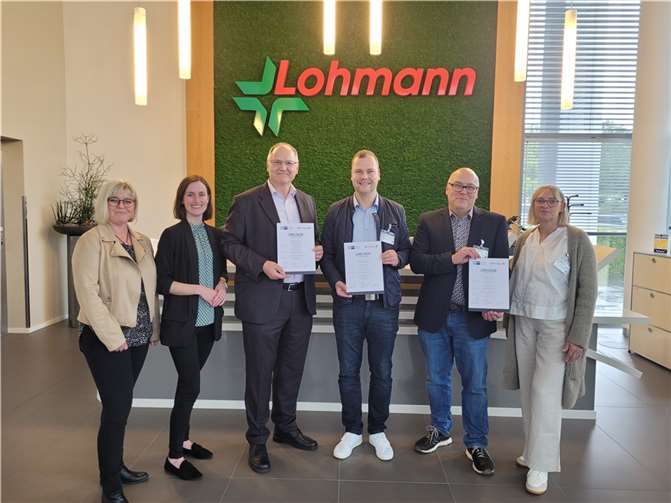 Von links: Sabine Dunkel (Ausbildungsleiterin Lohmann GmbH & Co. KG), Marina Jost (HR Specialist Recruiting Lohmann GmbH & Co. KG), Georg Göbl (Global Head of HR Lohmann GmbH & Co. KG), Frederik Fein (IHK-Regionalberater Neuwied), Peter Kowalenko (Schulleiter Robert-Krups-Schule), Angela Stäbe (Berufswahlkoordinatorin Robert-Krups-Schule)  Foto: Jennifer Rief/Lohmann GmbH & Co. KG