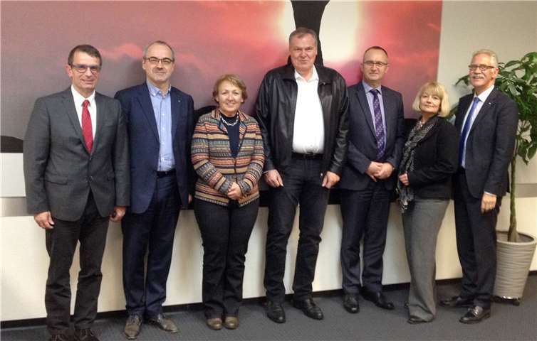 (Von links) Stefan Munsch, Matthias Ess, Angelika Jösch, Uwe Reifenhäuser, Edgar Holzapfel, Dr. Sabine Dyas (Geschäftsführerin) und Arne Rössel. Es fehlen: Rainer Runkel, Fred Schumacher, Thorsten Jacoby und Prof. Dr. Kristian Bosselmann-Cyran. IHK-Akademie Koblenz e.V.