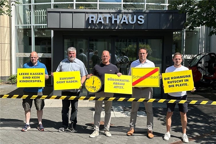Von links: Stefan Zepp, Ortsbürgermeister Bell, Achim Grün, Stadtbürgermeister Mendig, Jörg Lempertz, Bürgermeister VG Mendig, Alexander Müller, Beigeordneter VG Mendig, und Lukas Ellerich, Ortsbürgermeister Thür. 