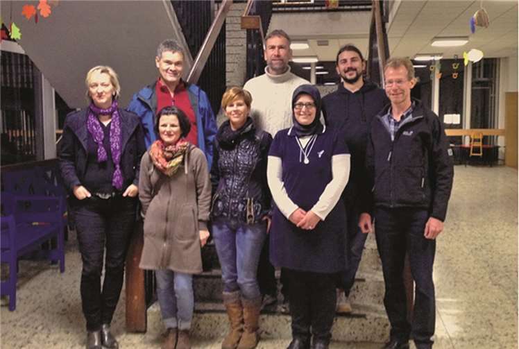 Von links: Stefanie Mahler, Rolf Kindel, Nicole Schwertel, Claudia Pörzgen, Peter Weiland, Gönül Öztürk, Peter Josef Rupp und Schulelternsprecher Bernhard Ockenfels.