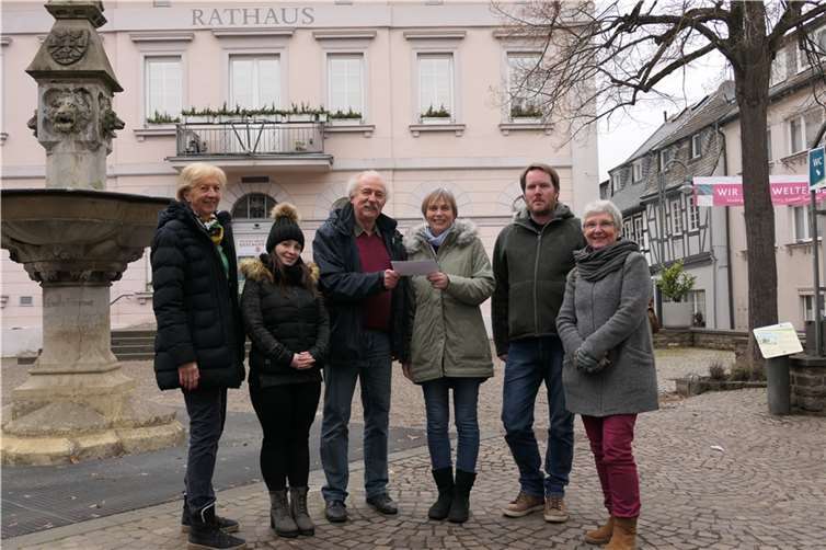 Von links: Stefanie Oberhaus, Alex Buzea (beide Lebendiger Marktplatz, Dr. Frank Bliss (die Grünen) Diana Rick (Lebendiger Marktplatz), Harm Sönksen, Karin Keelan (beide Fraktion die Grünen). Foto: Dr. Frank Bliss