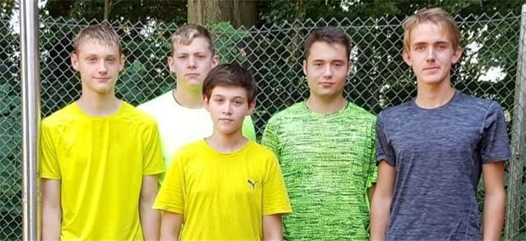 Von links: Sven Schuh, Emil Müller, Adrian Beck, Lennart Neitzert und Julian Stallmann spielten den U18-Clubmeister aus. privat